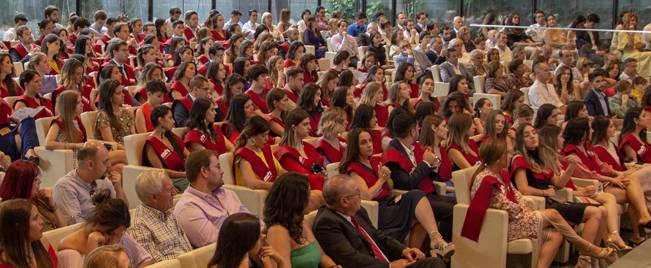 Muchas Emociones En La Ceremonia De Graduacion Del Curso Academico 2018 19 Del Campus De Madrid Esden Business School