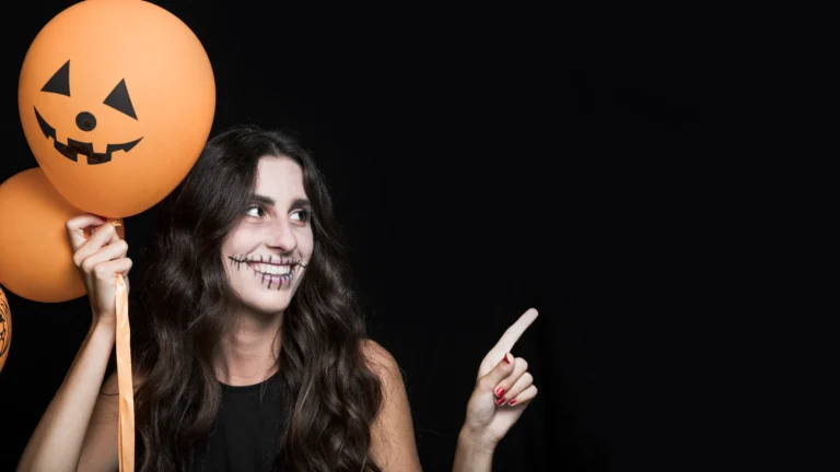 Chica disfrazada en Halloween