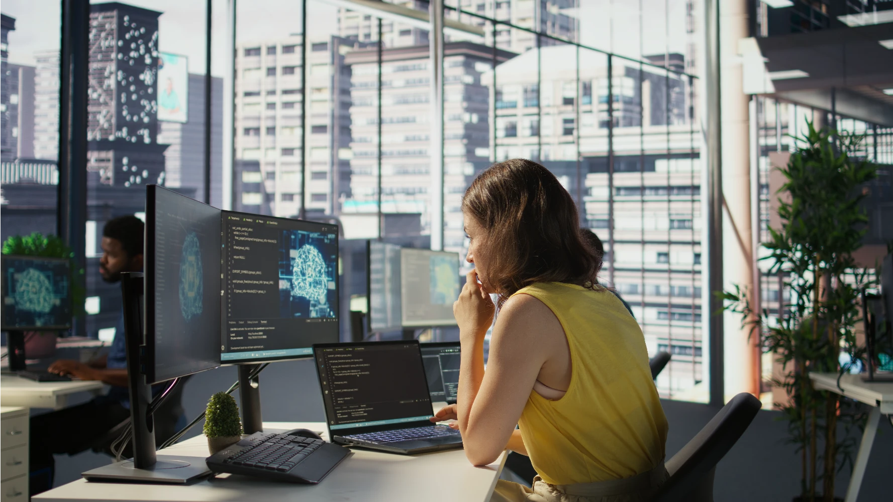 Mujer trabajando con IA