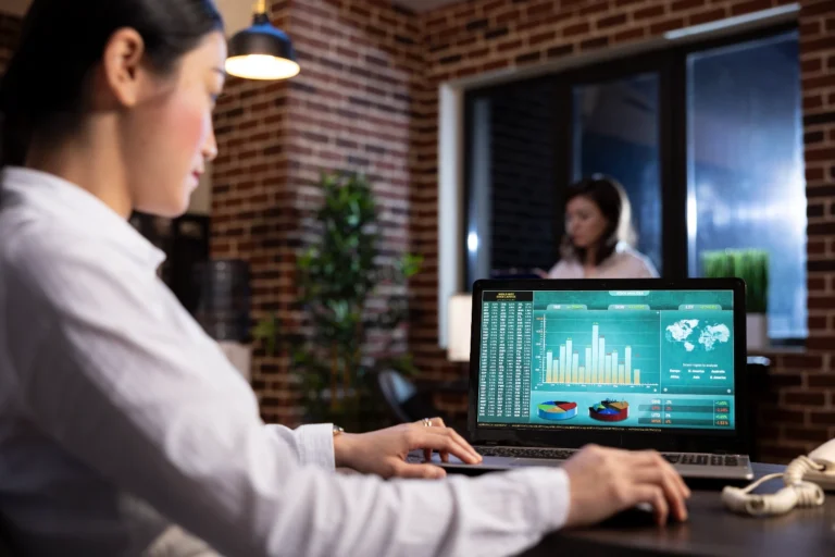 ¿Qué ventajas tiene un máster de IA en finanzas para conseguir trabajo?